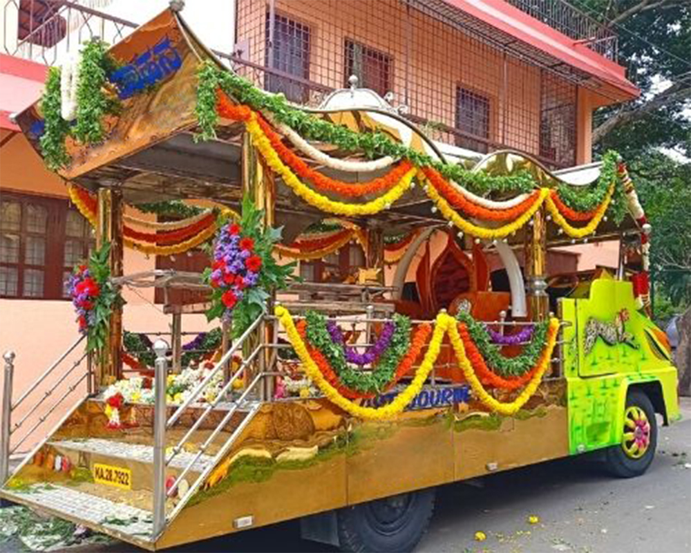 Hearse Van For Funeral Procession